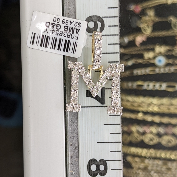 Real Diamond 10kt gold initial M pendant - Picture 5 of 8